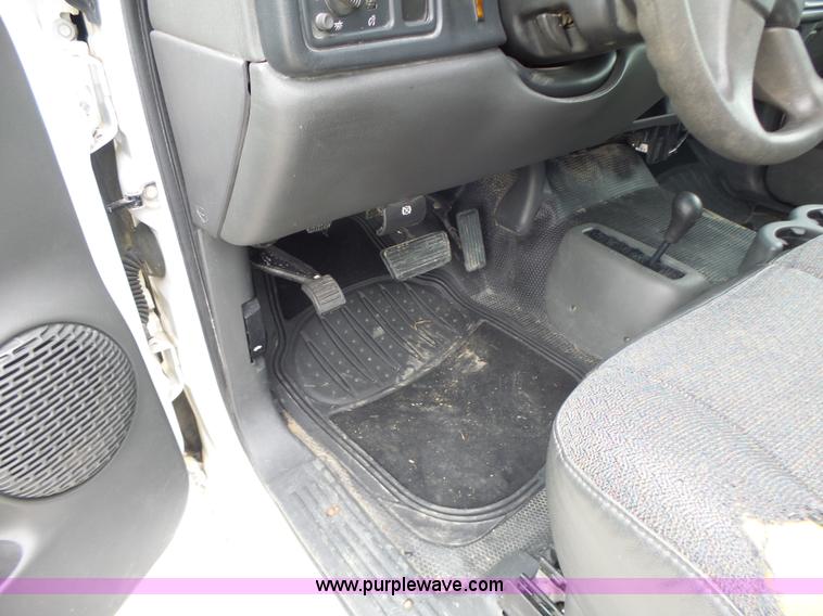 image for item L6174 2005 Chevrolet Silverado 1500 Ext. Cab pickup truck