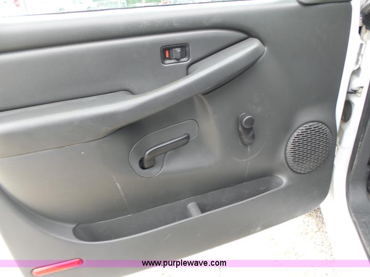 image for item L6174 2005 Chevrolet Silverado 1500 Ext. Cab pickup truck