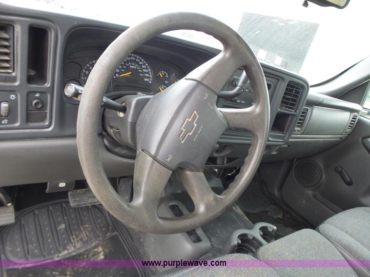 image for item L6174 2005 Chevrolet Silverado 1500 Ext. Cab pickup truck