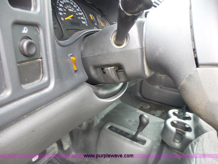 image for item L6174 2005 Chevrolet Silverado 1500 Ext. Cab pickup truck