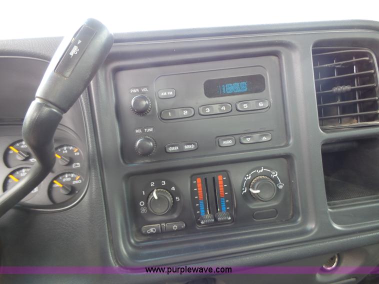 image for item L6174 2005 Chevrolet Silverado 1500 Ext. Cab pickup truck