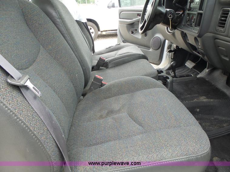 image for item L6174 2005 Chevrolet Silverado 1500 Ext. Cab pickup truck