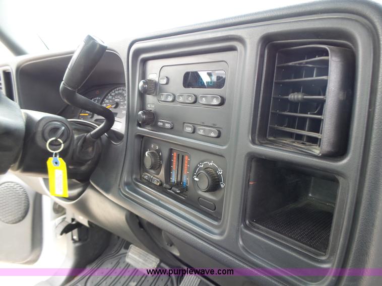 image for item L6174 2005 Chevrolet Silverado 1500 Ext. Cab pickup truck