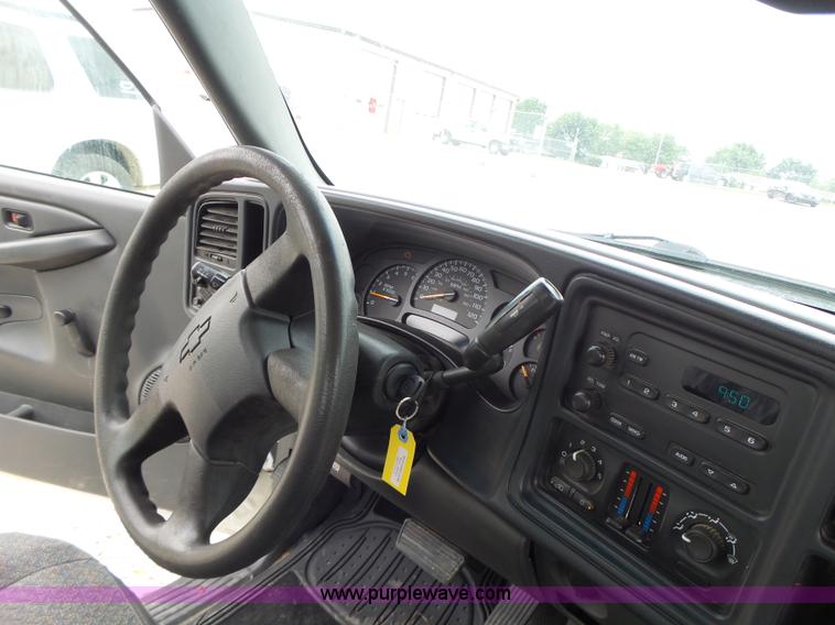 image for item L6174 2005 Chevrolet Silverado 1500 Ext. Cab pickup truck