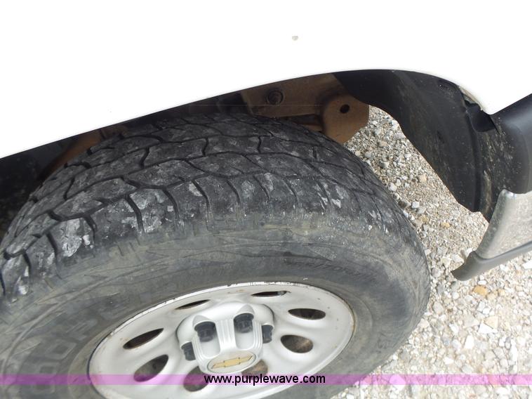 image for item L6174 2005 Chevrolet Silverado 1500 Ext. Cab pickup truck