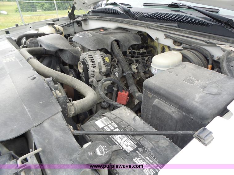 image for item L6174 2005 Chevrolet Silverado 1500 Ext. Cab pickup truck