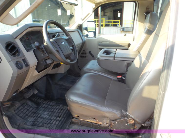 image for item L6749 2010 Ford 450 Super Duty flatbed truck