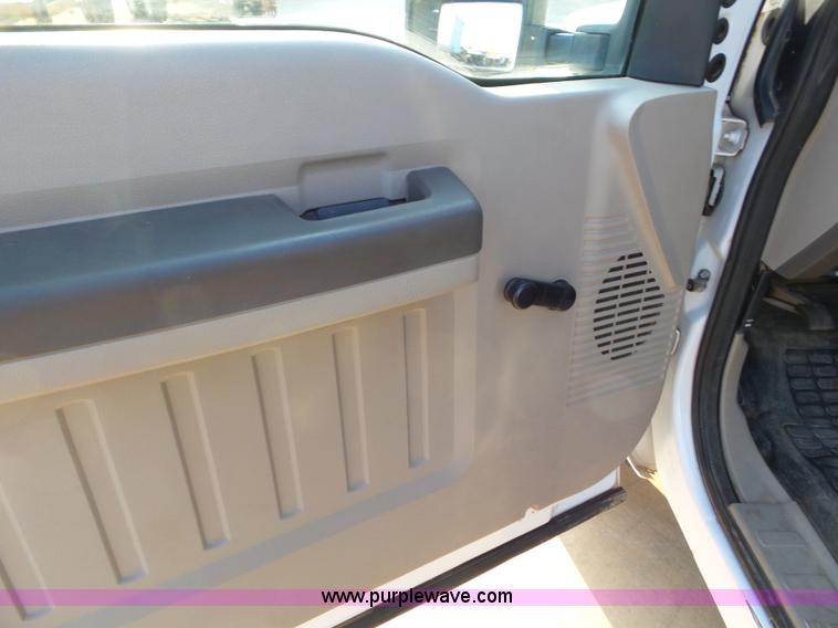 image for item L6749 2010 Ford 450 Super Duty flatbed truck