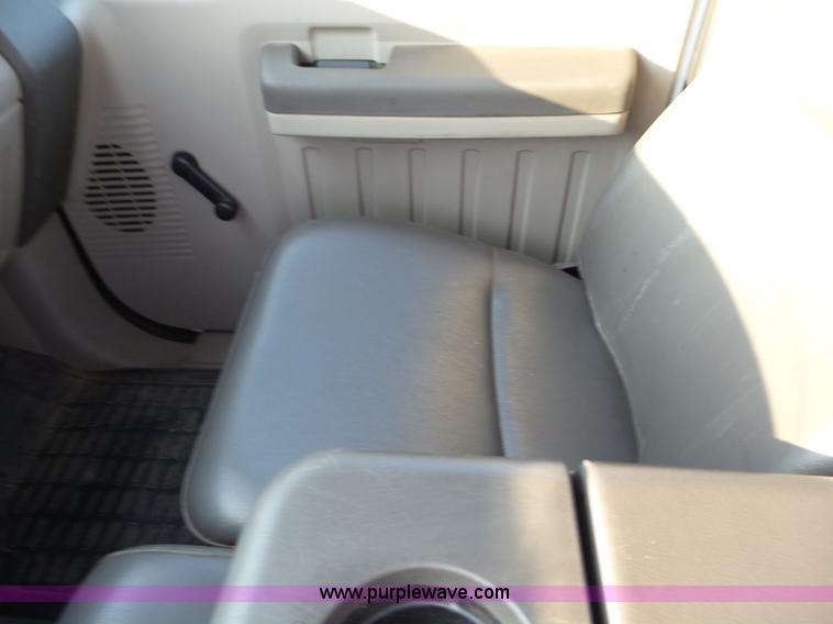 image for item L6749 2010 Ford 450 Super Duty flatbed truck