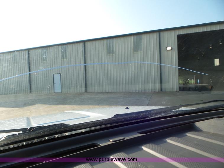 image for item L6749 2010 Ford 450 Super Duty flatbed truck