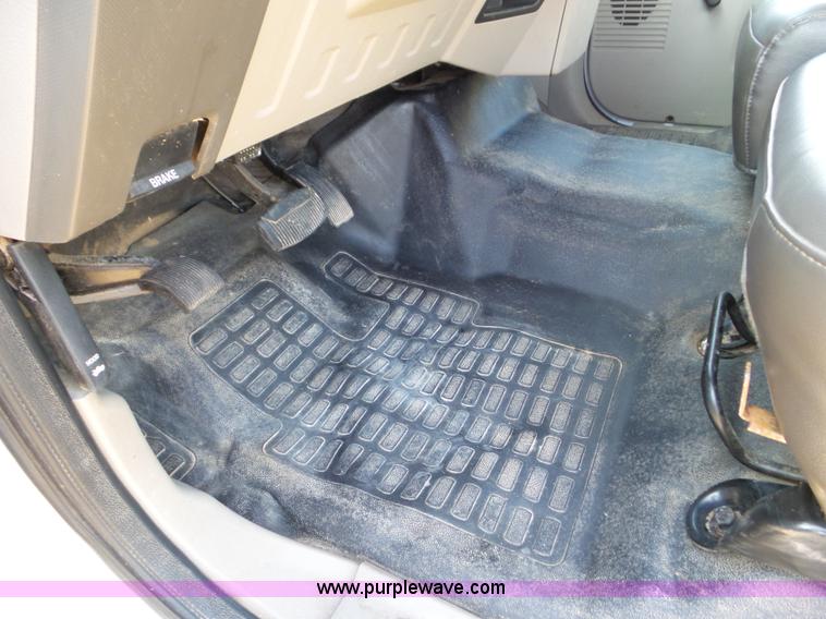 image for item L6749 2010 Ford 450 Super Duty flatbed truck