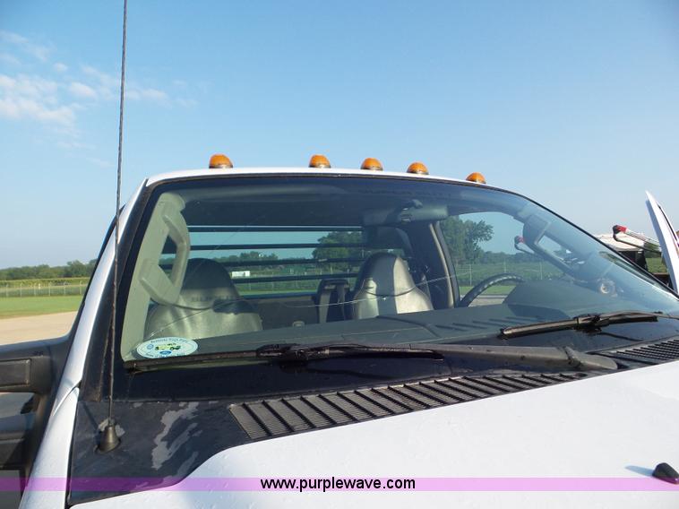 image for item L6749 2010 Ford 450 Super Duty flatbed truck