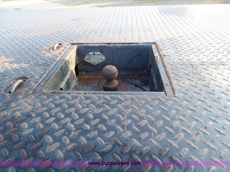 image for item L6749 2010 Ford 450 Super Duty flatbed truck