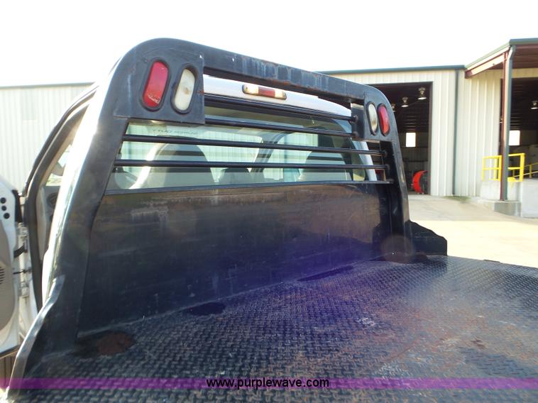 image for item L6749 2010 Ford 450 Super Duty flatbed truck