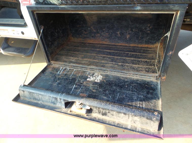 image for item L6749 2010 Ford 450 Super Duty flatbed truck