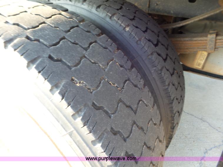 image for item L6749 2010 Ford 450 Super Duty flatbed truck