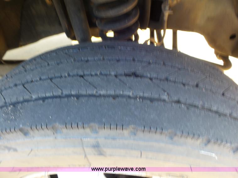 image for item L6749 2010 Ford 450 Super Duty flatbed truck