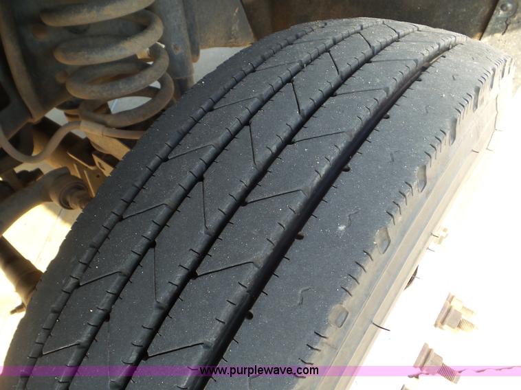 image for item L6749 2010 Ford 450 Super Duty flatbed truck