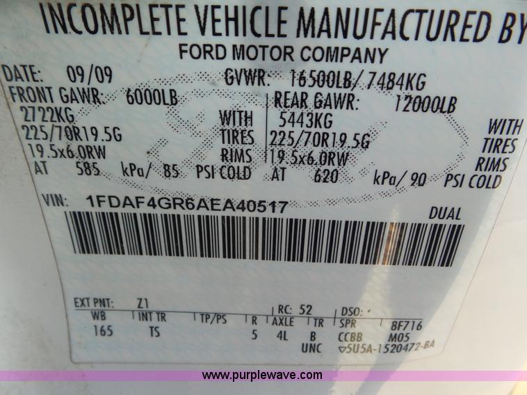 image for item L6749 2010 Ford 450 Super Duty flatbed truck