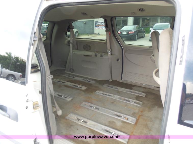 image for item L7041 2003 Dodge Grand Caravan SE