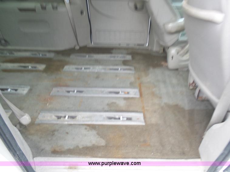 image for item L7041 2003 Dodge Grand Caravan SE