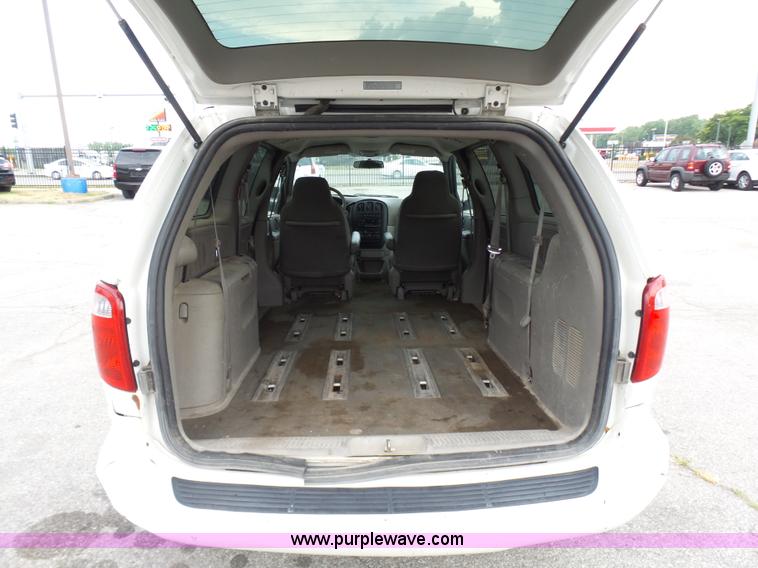 image for item L7041 2003 Dodge Grand Caravan SE
