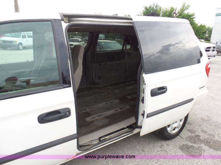 image for item L7041 2003 Dodge Grand Caravan SE