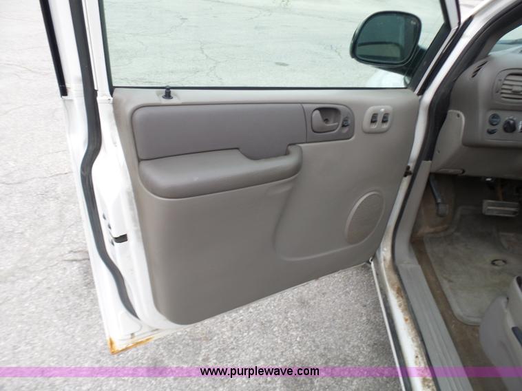 image for item L7041 2003 Dodge Grand Caravan SE