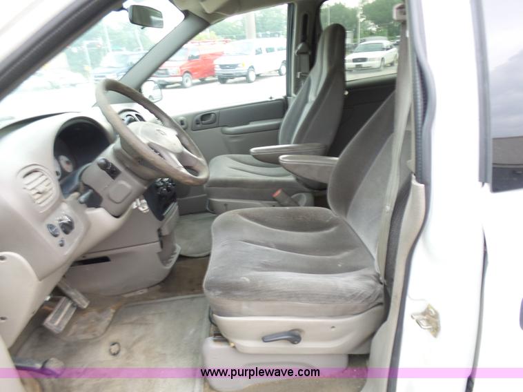 image for item L7041 2003 Dodge Grand Caravan SE