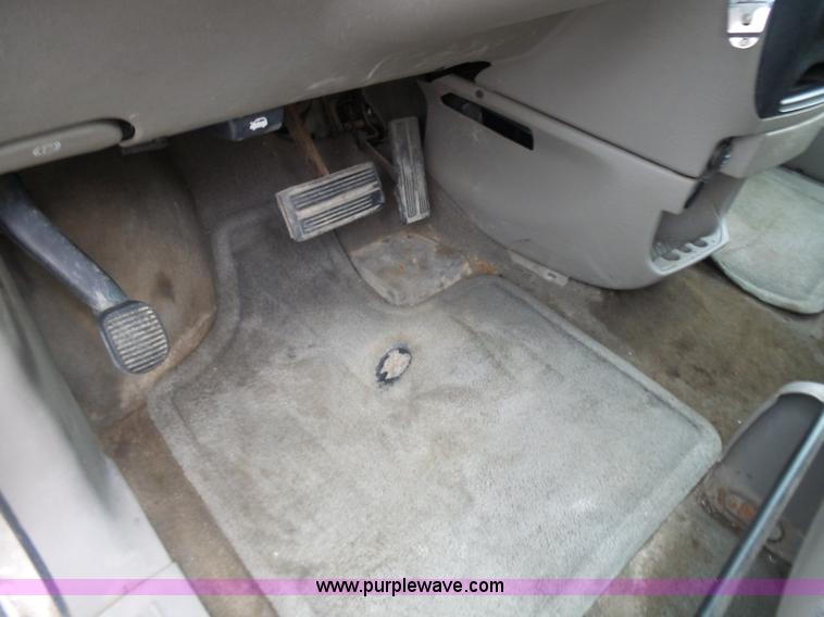 image for item L7041 2003 Dodge Grand Caravan SE