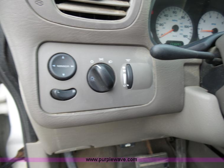 image for item L7041 2003 Dodge Grand Caravan SE