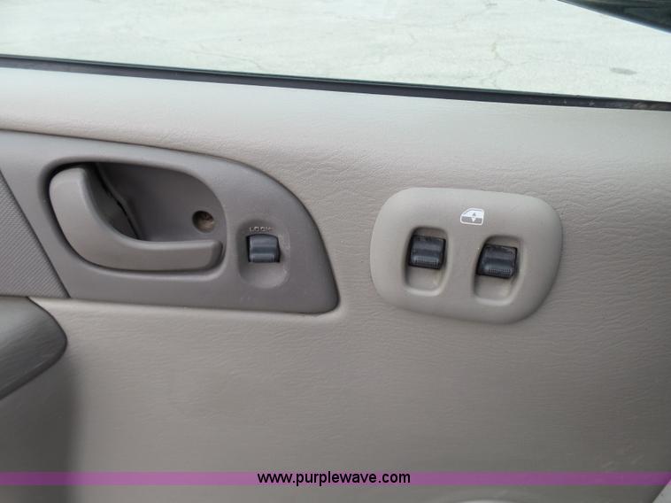 image for item L7041 2003 Dodge Grand Caravan SE