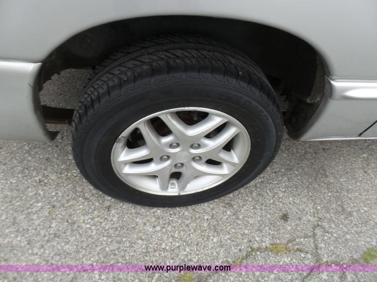 image for item L7042 2000 Dodge Grand Caravan