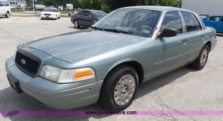 image for item L7047 2005 Ford Crown Victoria Police Interceptor