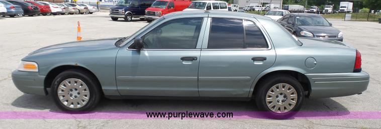 image for item L7047 2005 Ford Crown Victoria Police Interceptor