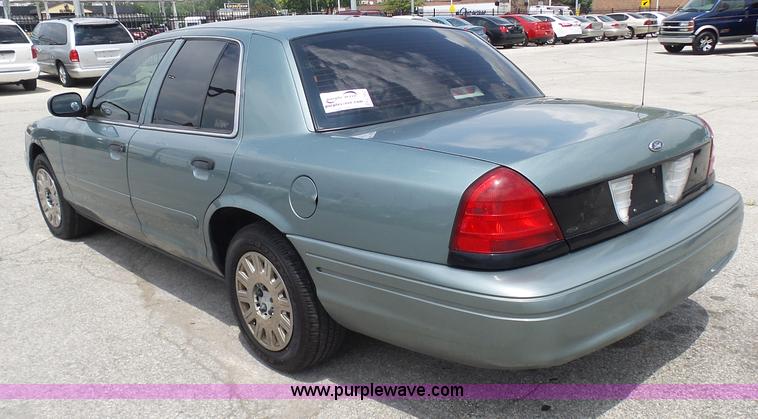 image for item L7047 2005 Ford Crown Victoria Police Interceptor