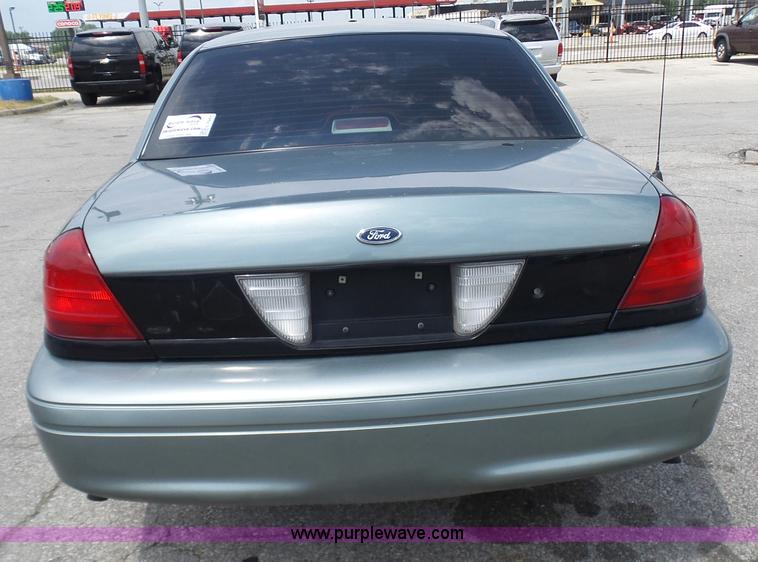 image for item L7047 2005 Ford Crown Victoria Police Interceptor