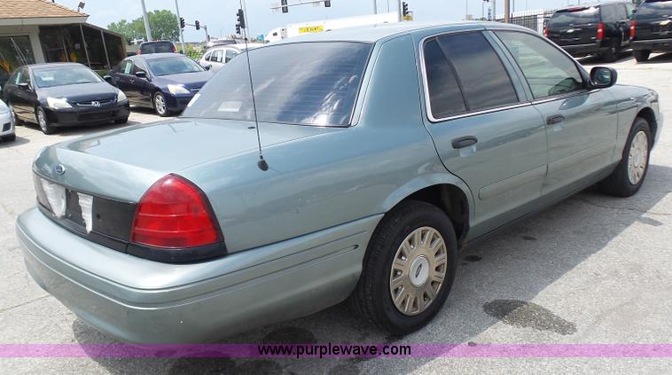 image for item L7047 2005 Ford Crown Victoria Police Interceptor