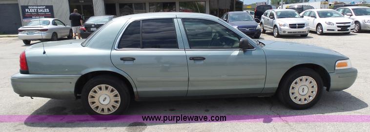 image for item L7047 2005 Ford Crown Victoria Police Interceptor