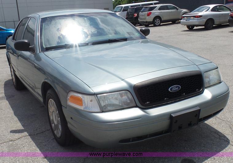 image for item L7047 2005 Ford Crown Victoria Police Interceptor