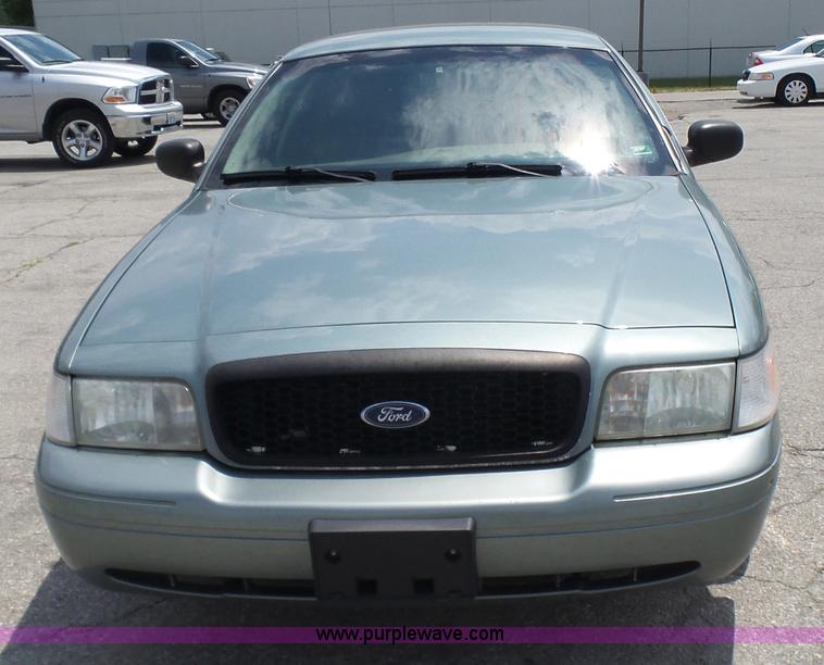 image for item L7047 2005 Ford Crown Victoria Police Interceptor