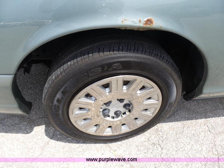 image for item L7047 2005 Ford Crown Victoria Police Interceptor