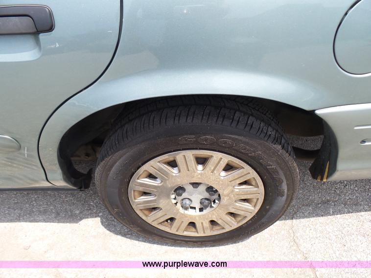 image for item L7047 2005 Ford Crown Victoria Police Interceptor