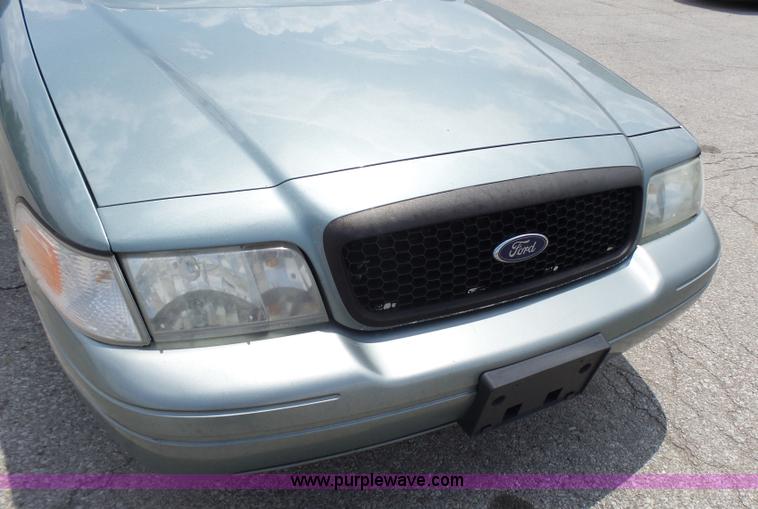 image for item L7047 2005 Ford Crown Victoria Police Interceptor