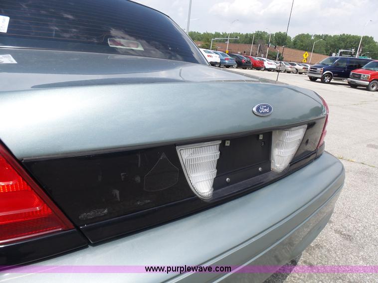 image for item L7047 2005 Ford Crown Victoria Police Interceptor