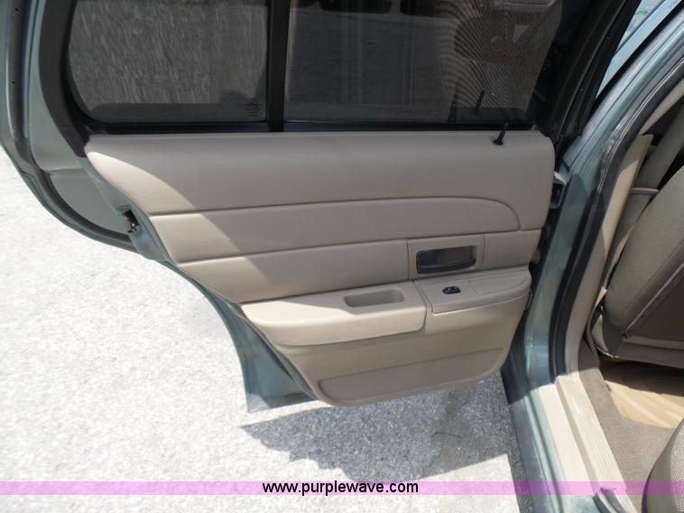 image for item L7047 2005 Ford Crown Victoria Police Interceptor