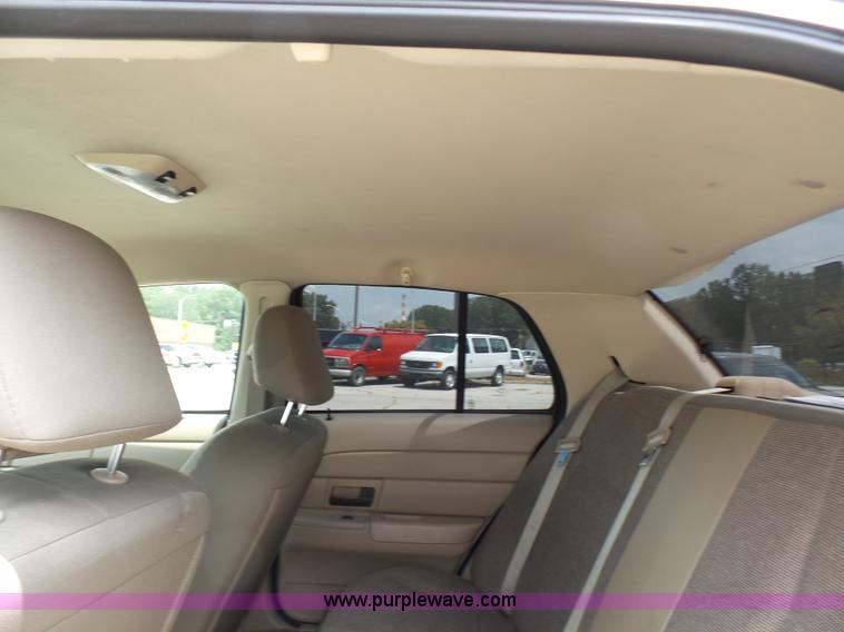 image for item L7047 2005 Ford Crown Victoria Police Interceptor