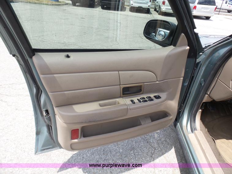 image for item L7047 2005 Ford Crown Victoria Police Interceptor