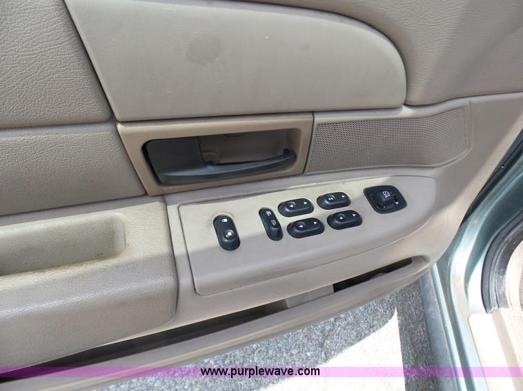 image for item L7047 2005 Ford Crown Victoria Police Interceptor