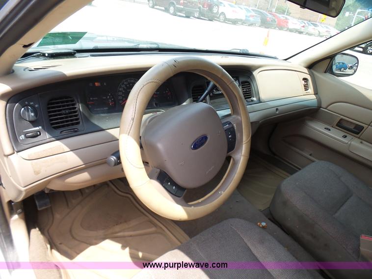 image for item L7047 2005 Ford Crown Victoria Police Interceptor